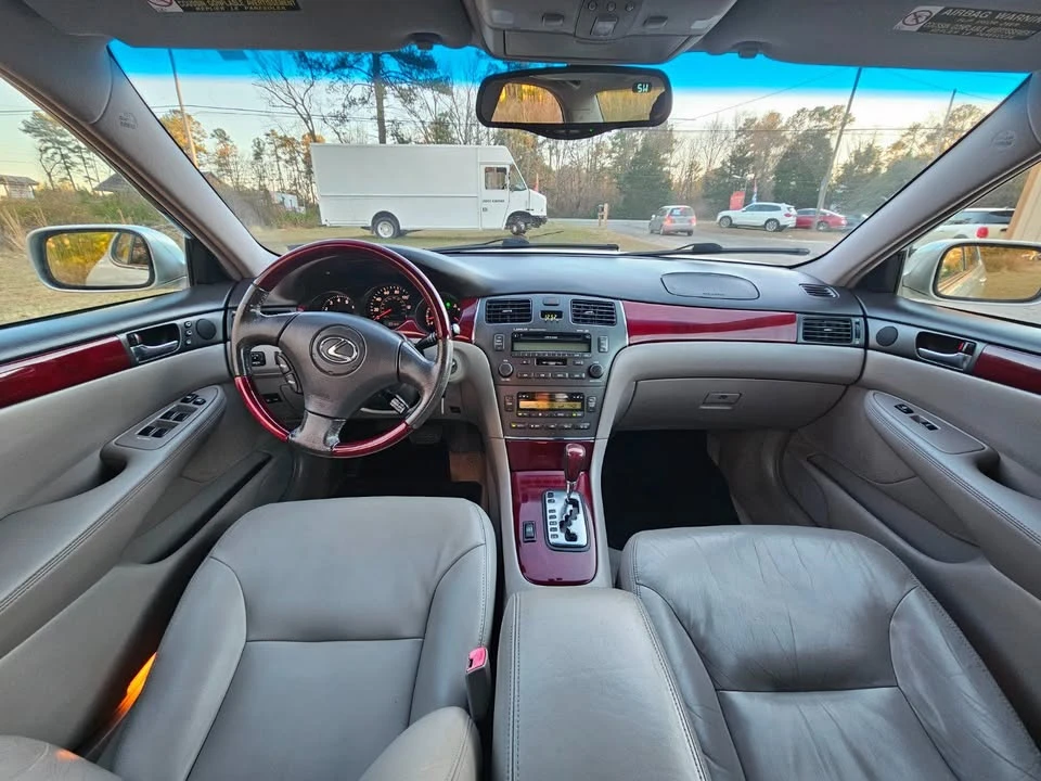 2004 Lexus ES 3rd Gen - Image 7 of 17