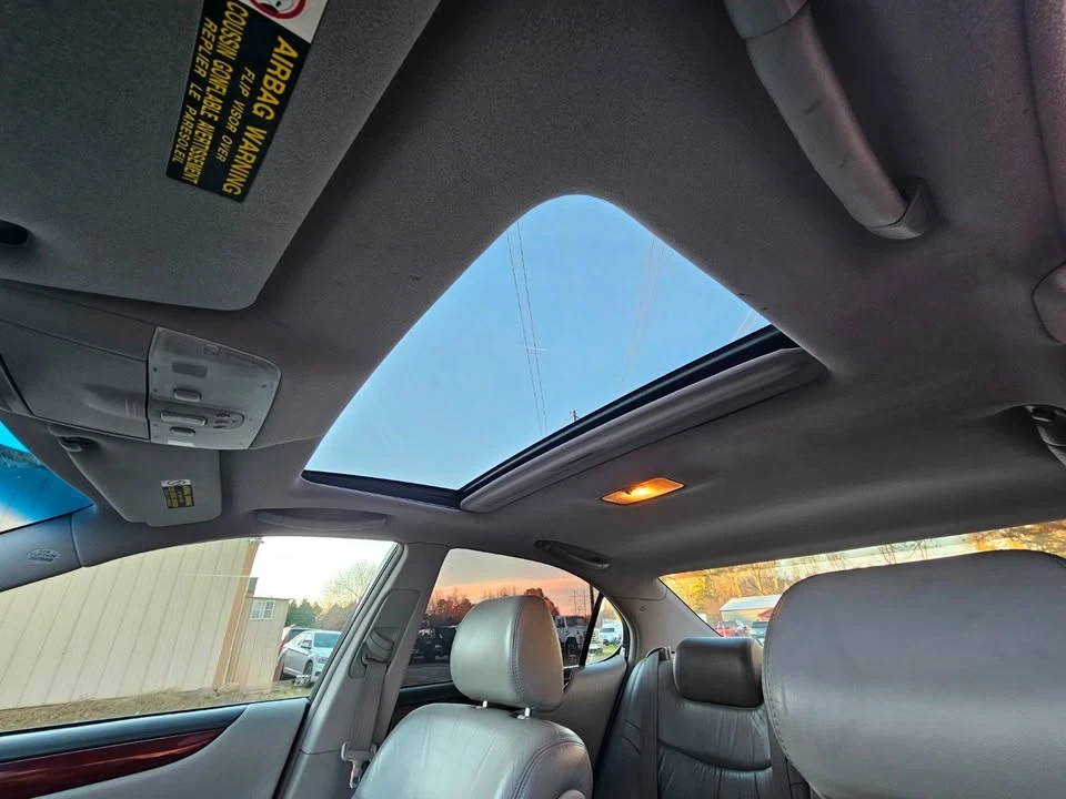 2004 Lexus ES 3rd Gen - Image 16 of 17