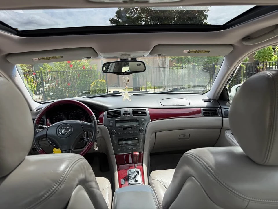 2004 Lexus ES 4th Gen - Image 14 of 18