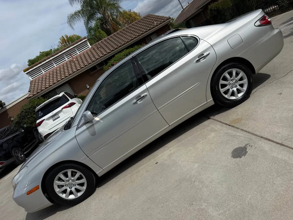 2004 Lexus ES 4th Gen - Image 3 of 18