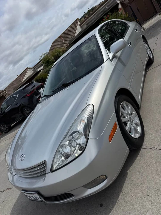 2004 Lexus ES 4th Gen - Image 2 of 18
