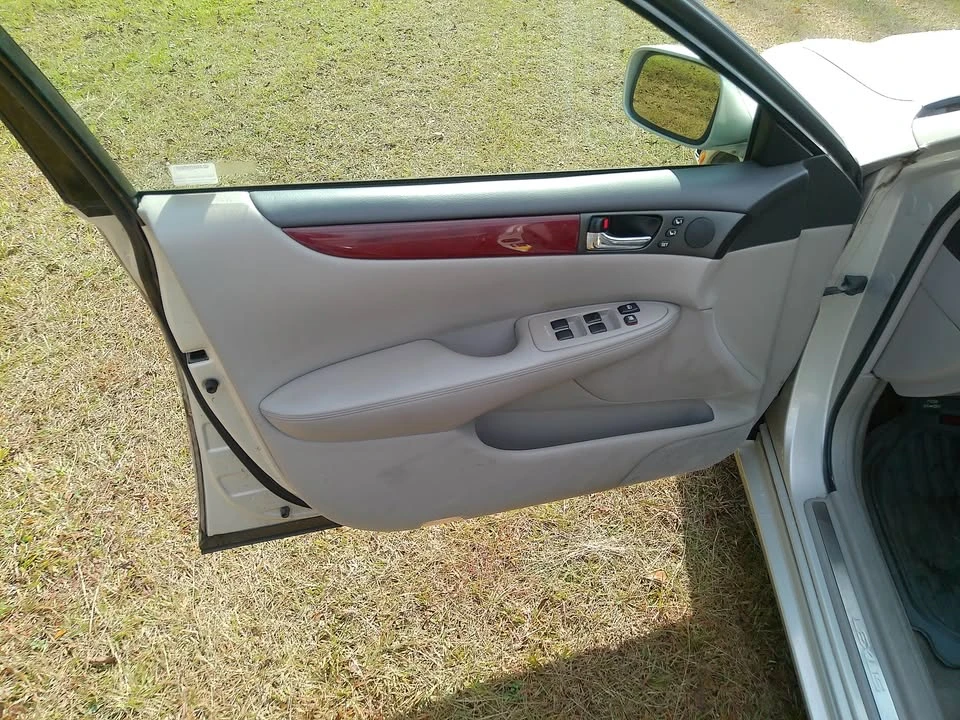 2004 Lexus ES 3rd Gen - Image 14 of 17