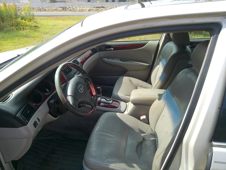 2004 Lexus ES 3rd Gen - Image 15 of 17