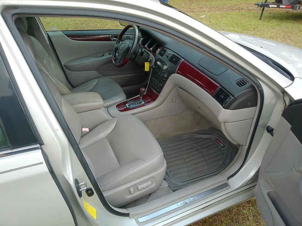 2004 Lexus ES 3rd Gen - Image 9 of 17