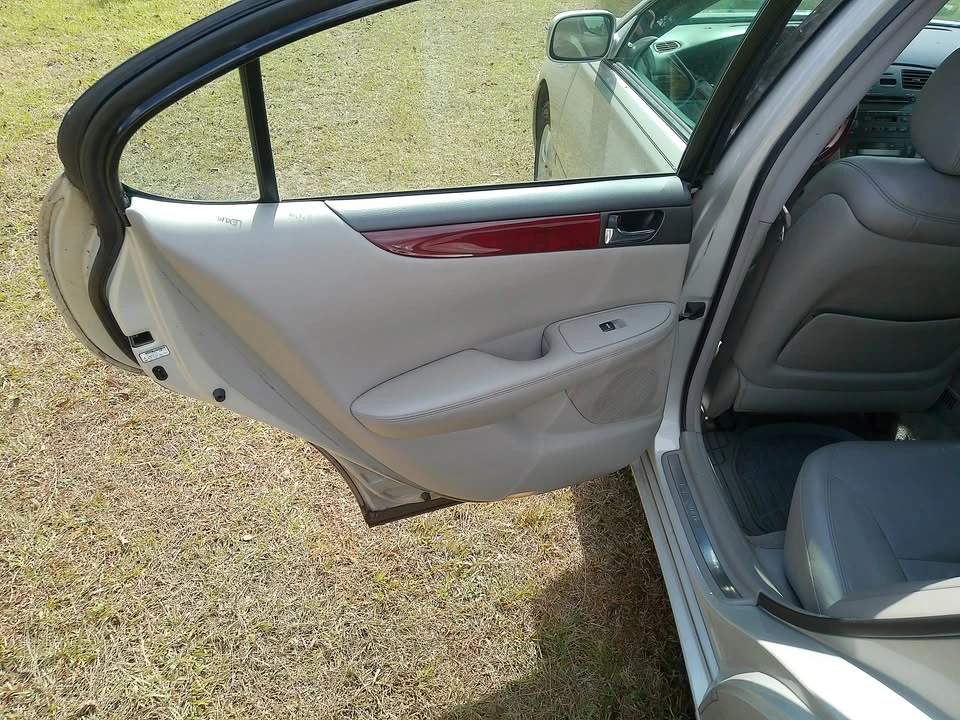 2004 Lexus ES 3rd Gen - Image 12 of 17