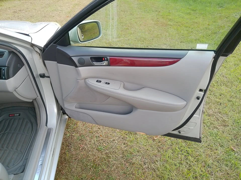 2004 Lexus ES 3rd Gen - Image 8 of 17