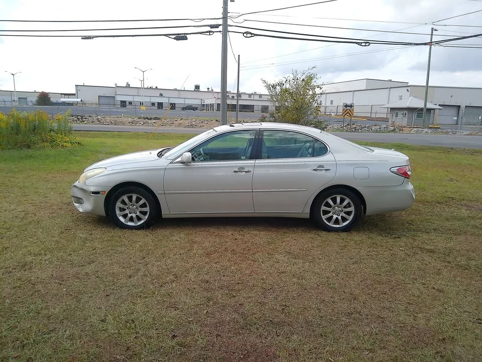 2004 Lexus ES 3rd Gen - Image 2 of 17