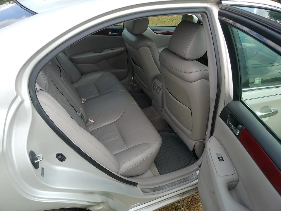 2004 Lexus ES 3rd Gen - Image 11 of 17