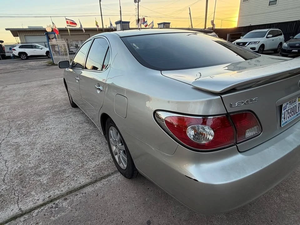 2004 Lexus ES 3rd Gen - Image 5 of 17