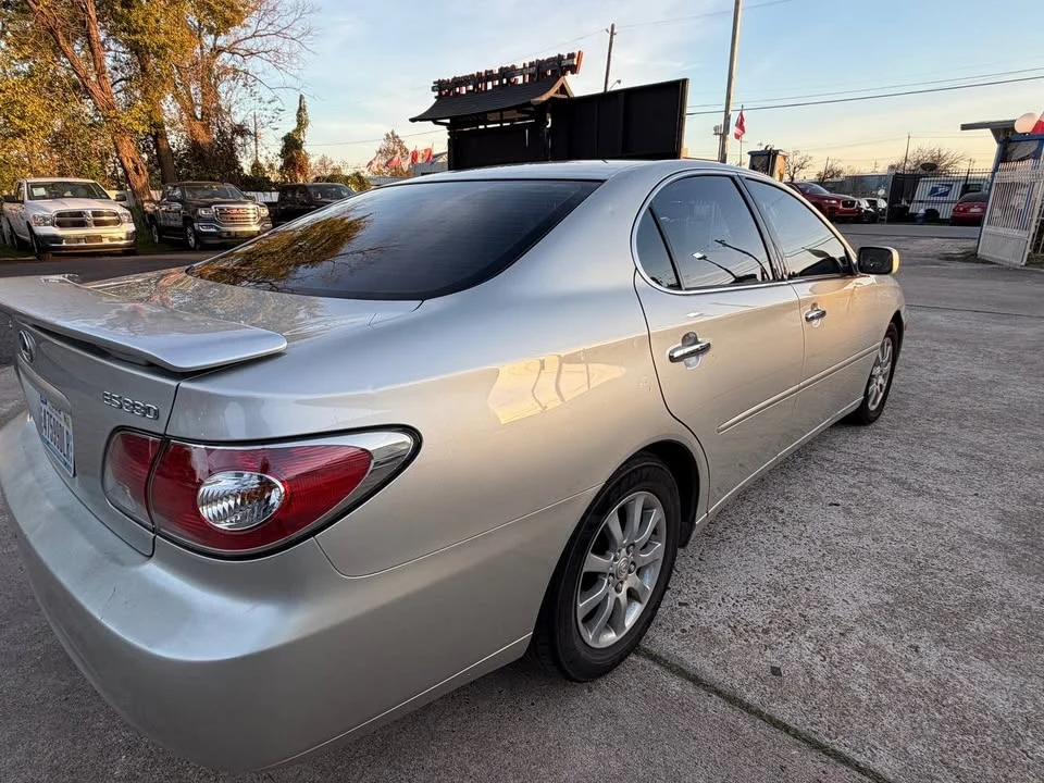 2004 Lexus ES 3rd Gen - Image 6 of 17