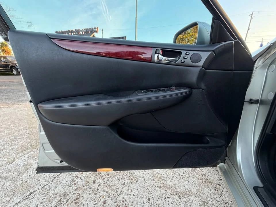 2004 Lexus ES 3rd Gen - Image 10 of 17