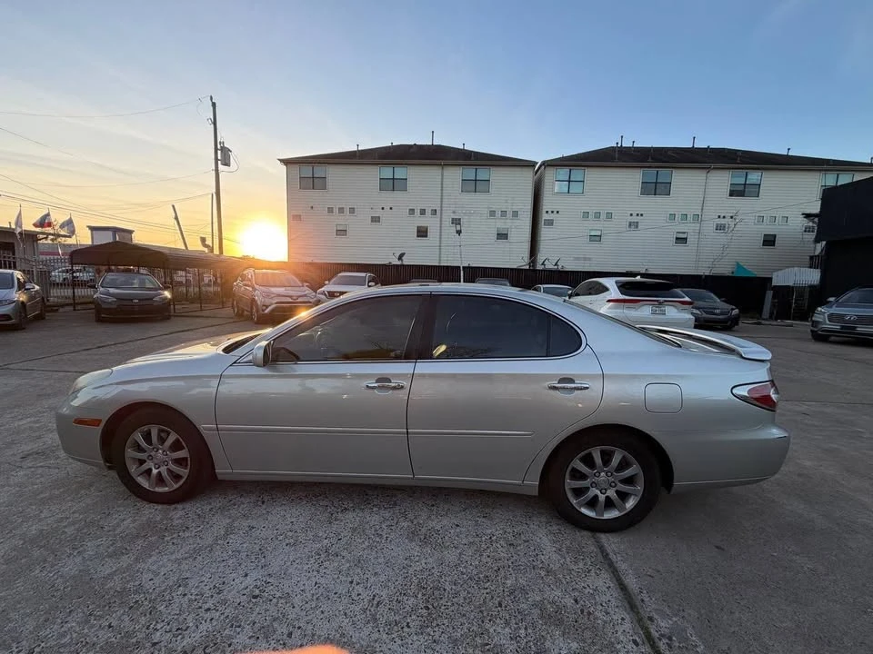 2004 Lexus ES 3rd Gen - Image 4 of 17