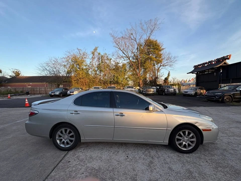 2004 Lexus ES 3rd Gen - Image 3 of 17