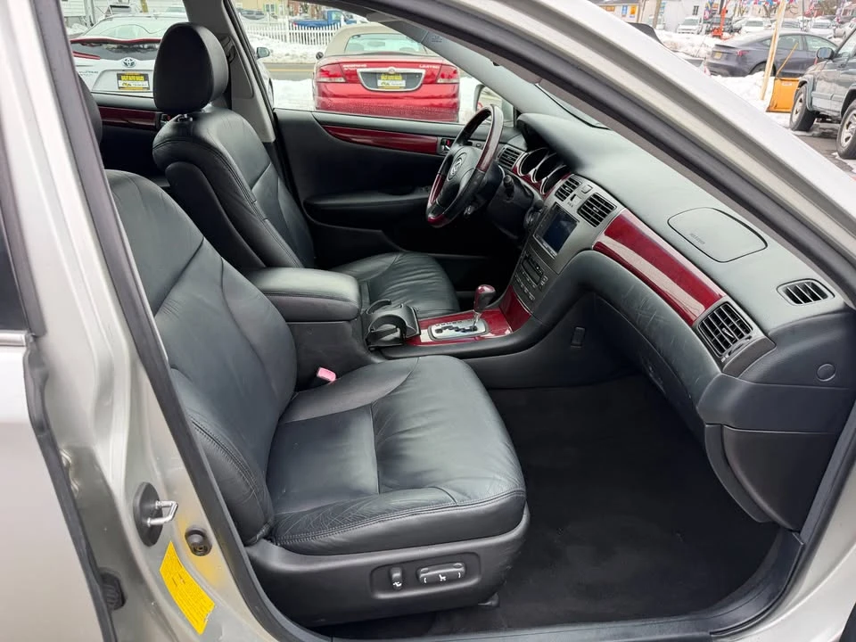 2004 Lexus ES 3rd Gen - Image 12 of 20
