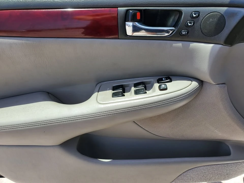 2004 Lexus ES 4th Gen - Image 14 of 20