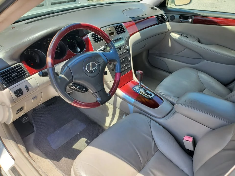 2004 Lexus ES 4th Gen - Image 15 of 20
