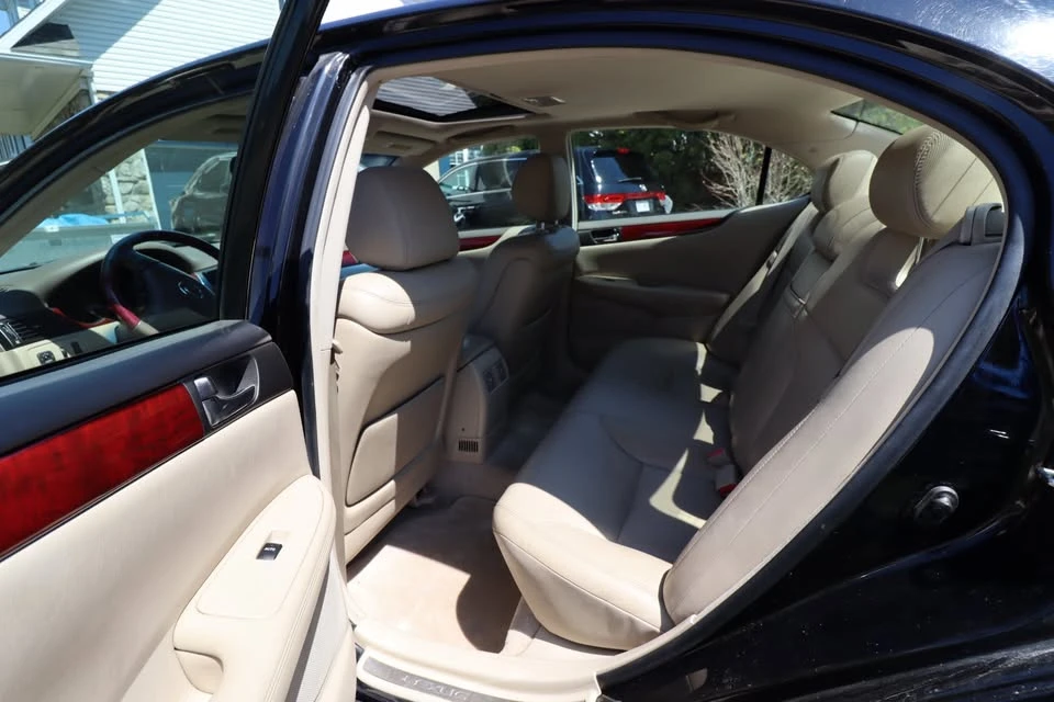 2004 Lexus ES 4th Gen - Image 9 of 11