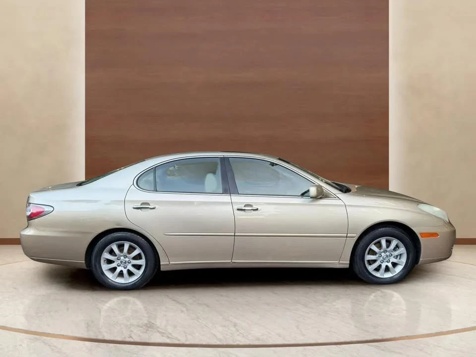 2004 Lexus ES 3rd Gen - Image 5 of 19