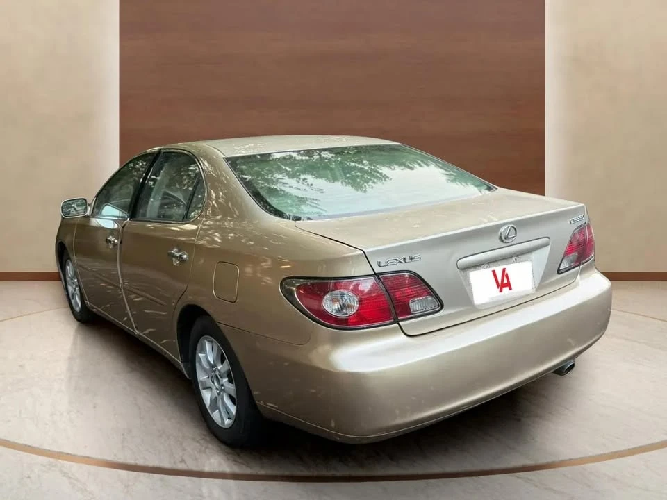 2004 Lexus ES 3rd Gen - Image 9 of 19