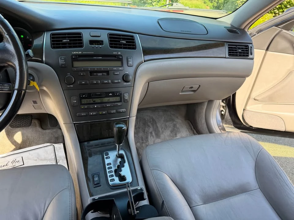 2004 Lexus ES 4th Gen - Image 18 of 20