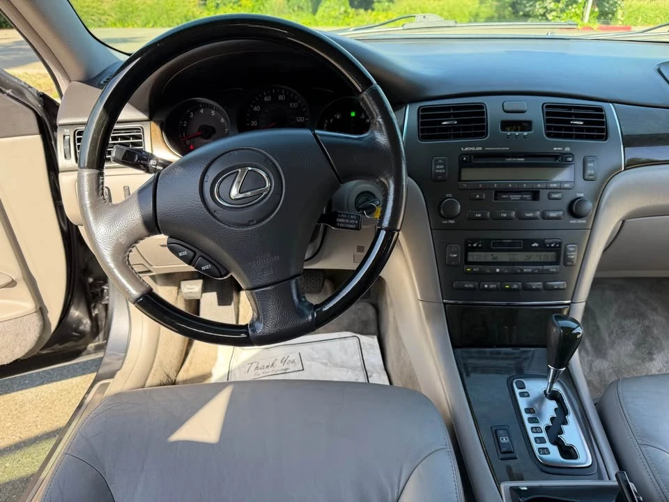 2004 Lexus ES 4th Gen - Image 17 of 20