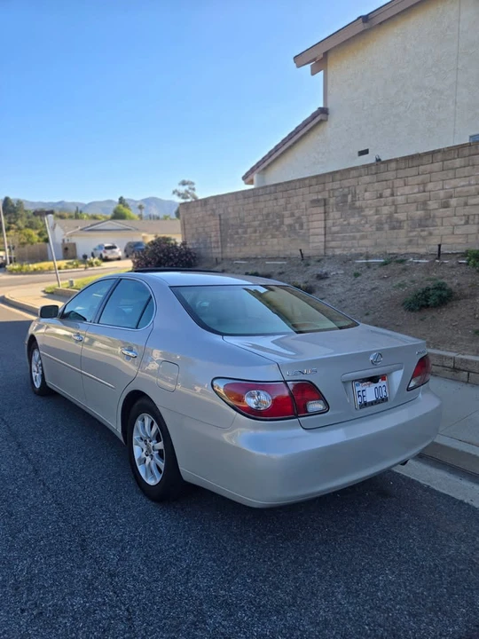 2004 Lexus ES 4th Gen - Image 2 of 20