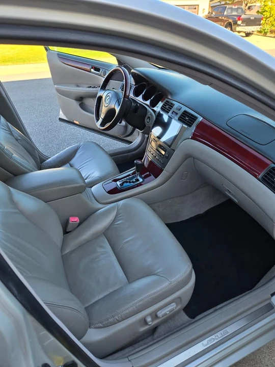 2004 Lexus ES 4th Gen - Image 11 of 20