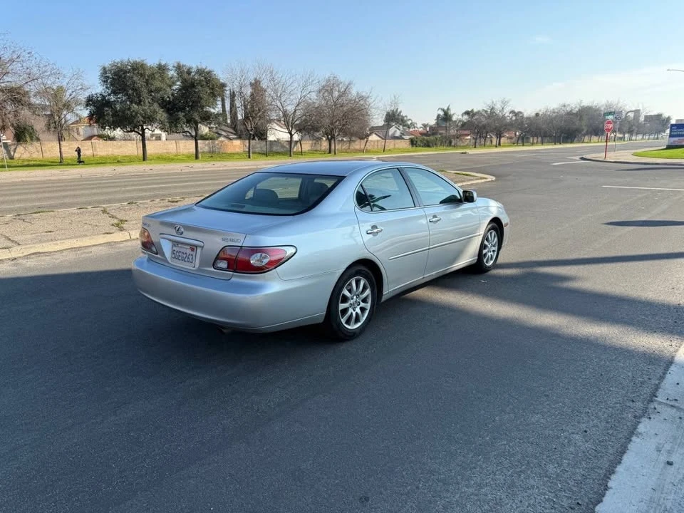 2004 Lexus ES 4th Gen - Image 18 of 20