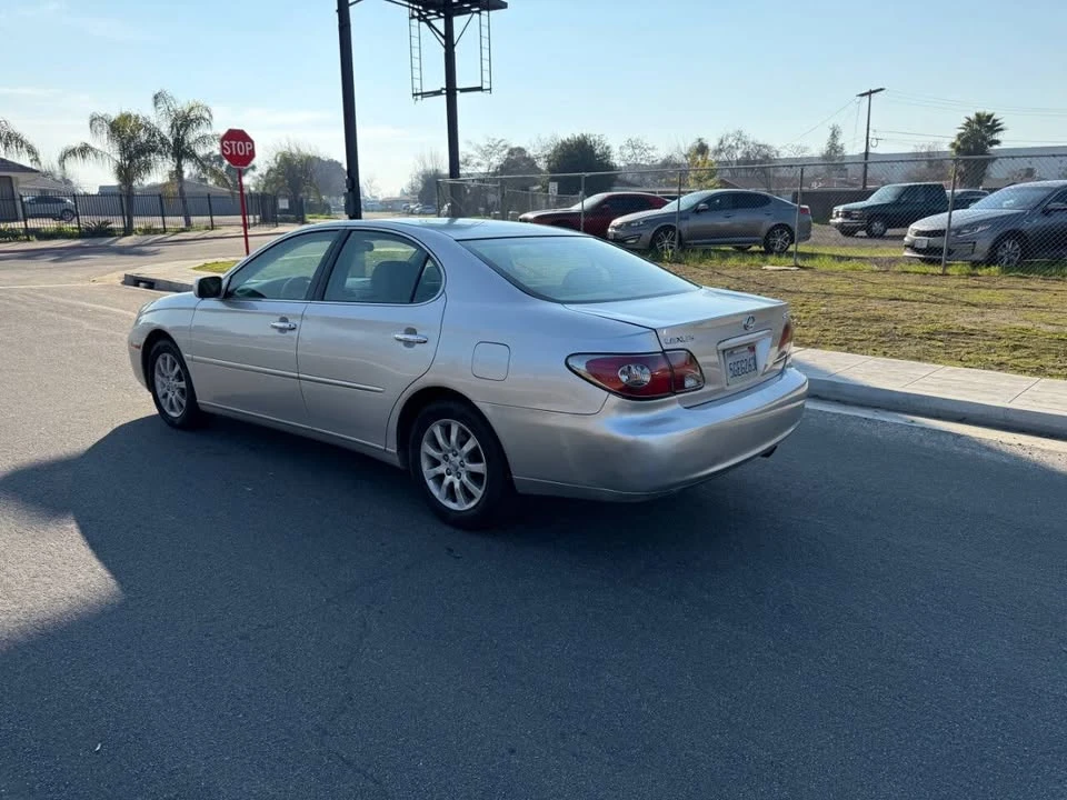2004 Lexus ES 4th Gen - Image 15 of 20
