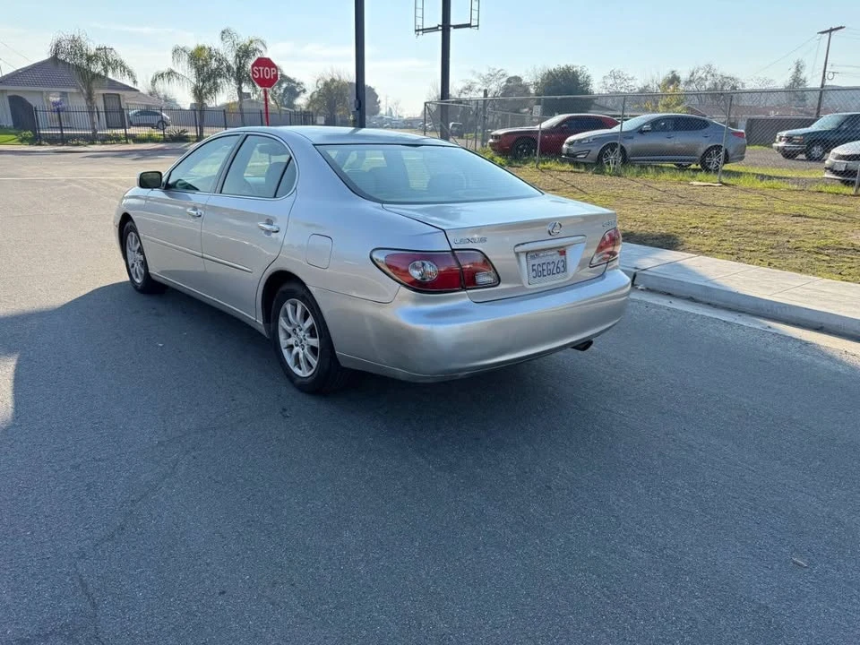 2004 Lexus ES 4th Gen - Image 16 of 20