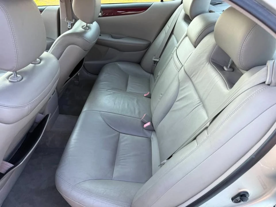 2004 Lexus ES 4th Gen - Image 12 of 20