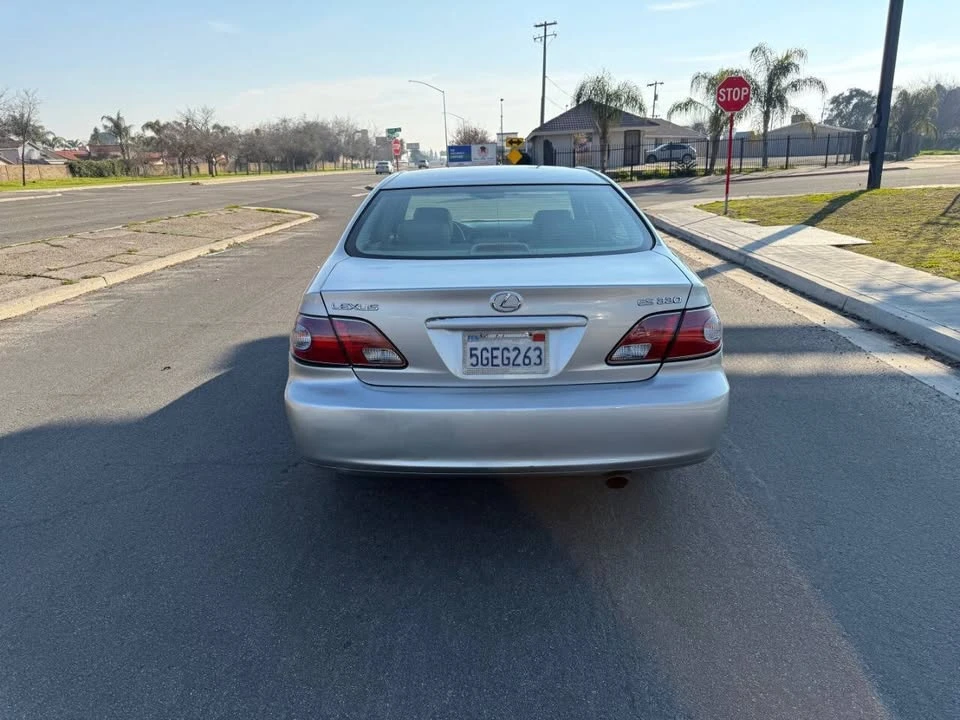 2004 Lexus ES 4th Gen - Image 17 of 20