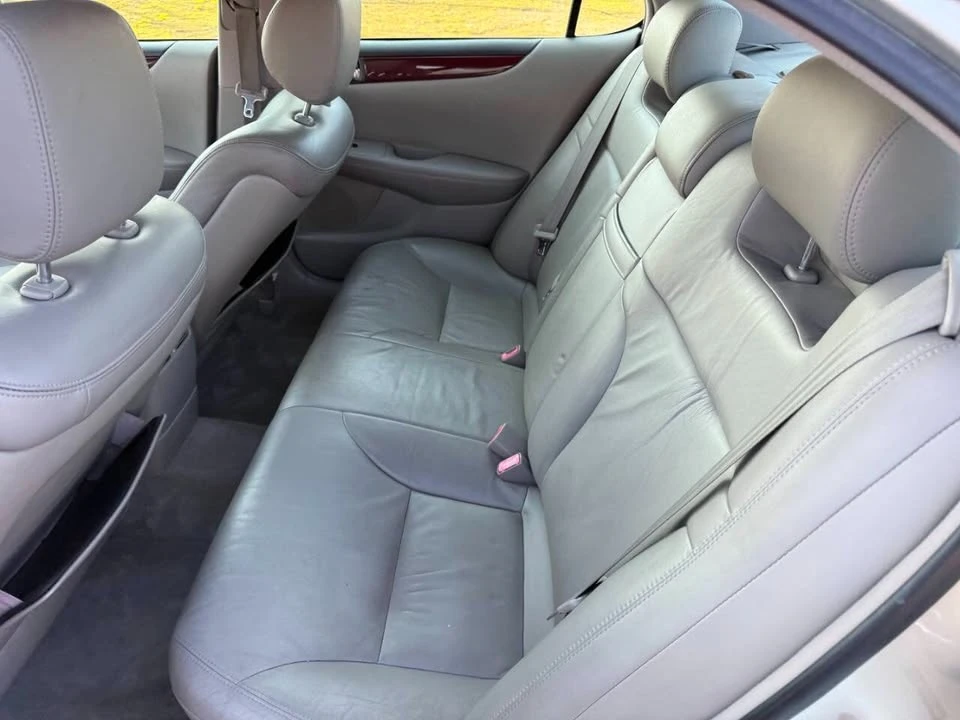 2004 Lexus ES 4th Gen - Image 13 of 20