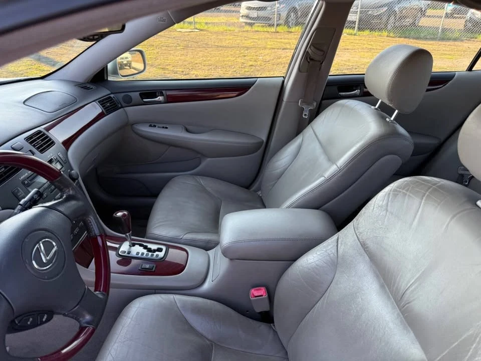 2004 Lexus ES 4th Gen - Image 9 of 20