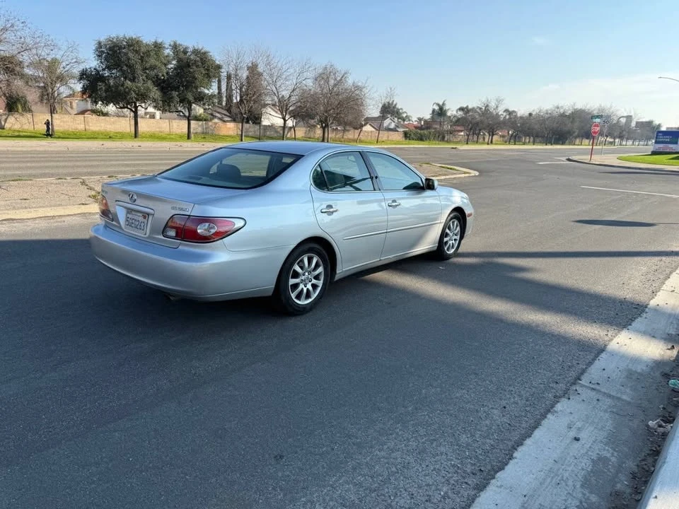 2004 Lexus ES 4th Gen - Image 19 of 20