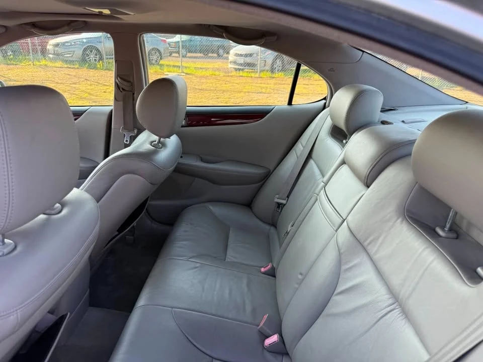 2004 Lexus ES 4th Gen - Image 14 of 20