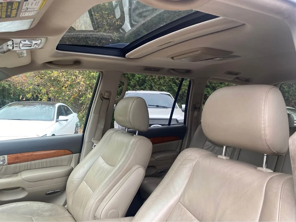 2004 Lexus GX 1st Gen - Image 12 of 17
