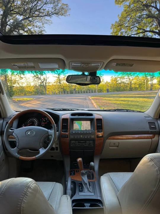 2004 Lexus GX 1st Gen - Image 13 of 15