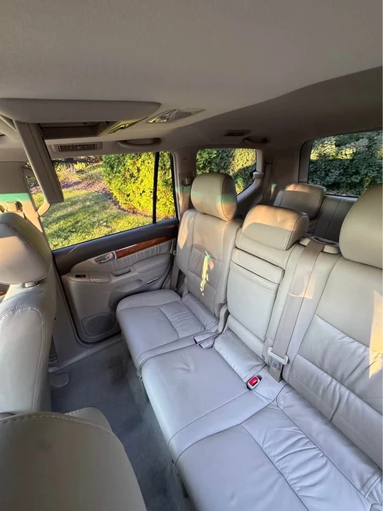 2004 Lexus GX 1st Gen - Image 12 of 15