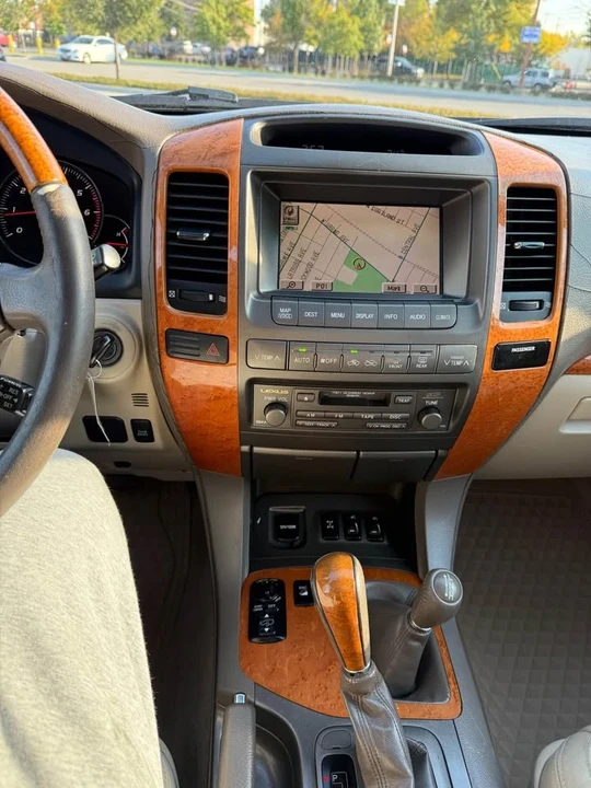 2004 Lexus GX 1st Gen - Image 14 of 18