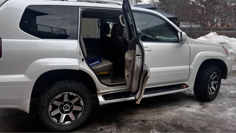2004 Lexus GX 1st Gen - Image 7 of 12