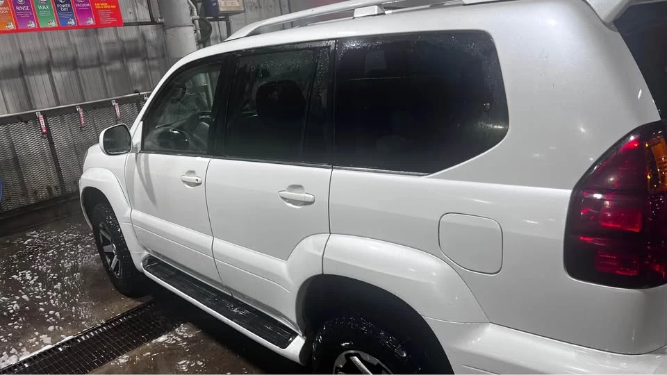 2004 Lexus GX 1st Gen - Image 4 of 12