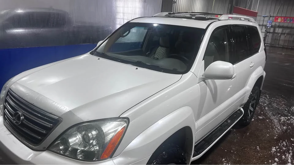 2004 Lexus GX 1st Gen - Image 5 of 12