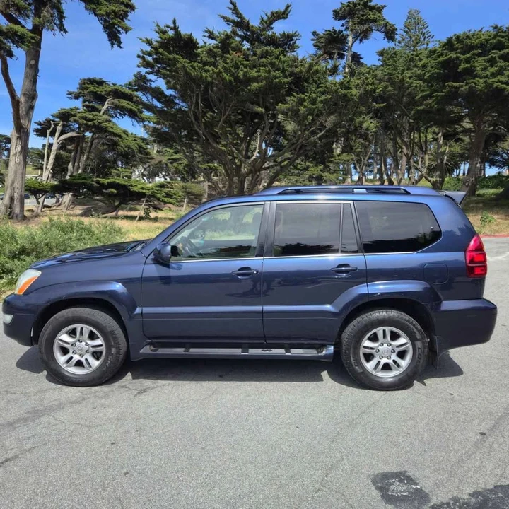 2004 Lexus GX 1st Gen - Image 3 of 11