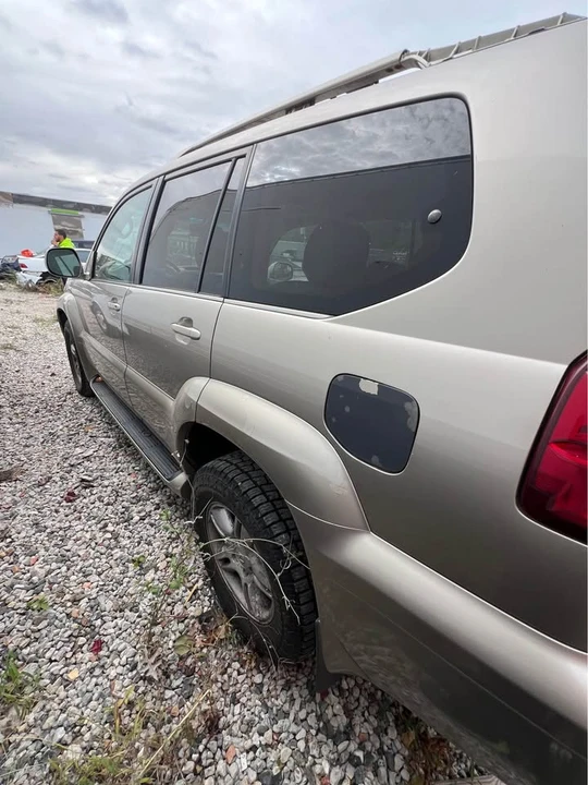 2004 Lexus GX 1st Gen - Image 8 of 9