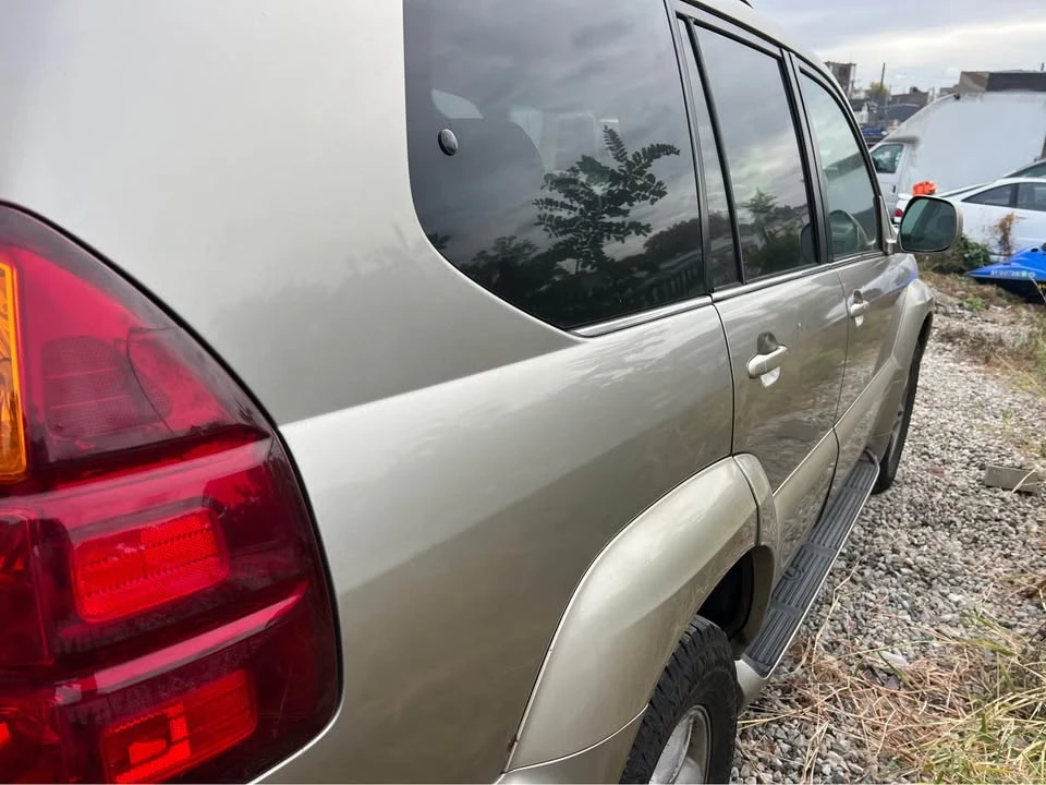 2004 Lexus GX 1st Gen - Image 2 of 9