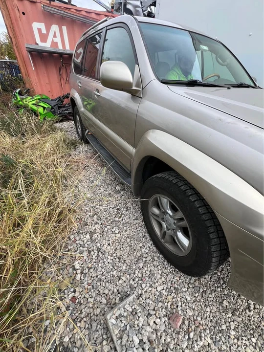 2004 Lexus GX 1st Gen - Image 3 of 9