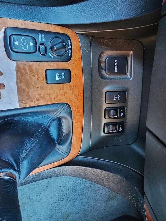 2004 Lexus GX 1st Gen - Image 17 of 18
