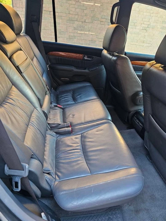 2004 Lexus GX 1st Gen - Image 11 of 18