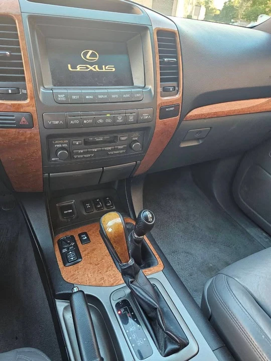 2004 Lexus GX 1st Gen - Image 15 of 18